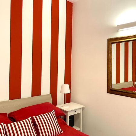 Casa Giulia, Nuovo Appartamento In Centro! Naples Luaran gambar