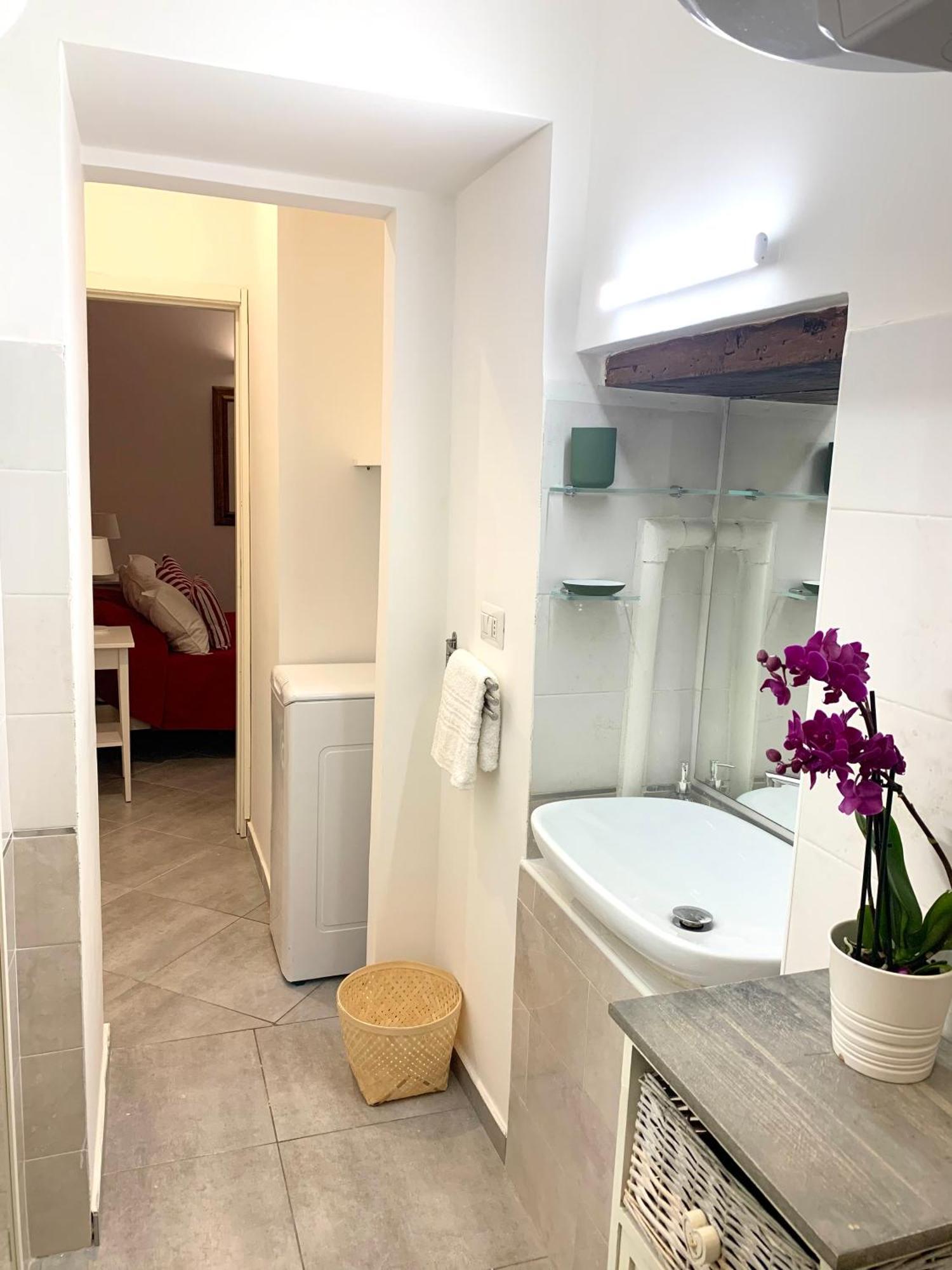 Casa Giulia, Nuovo Appartamento In Centro! Naples Luaran gambar