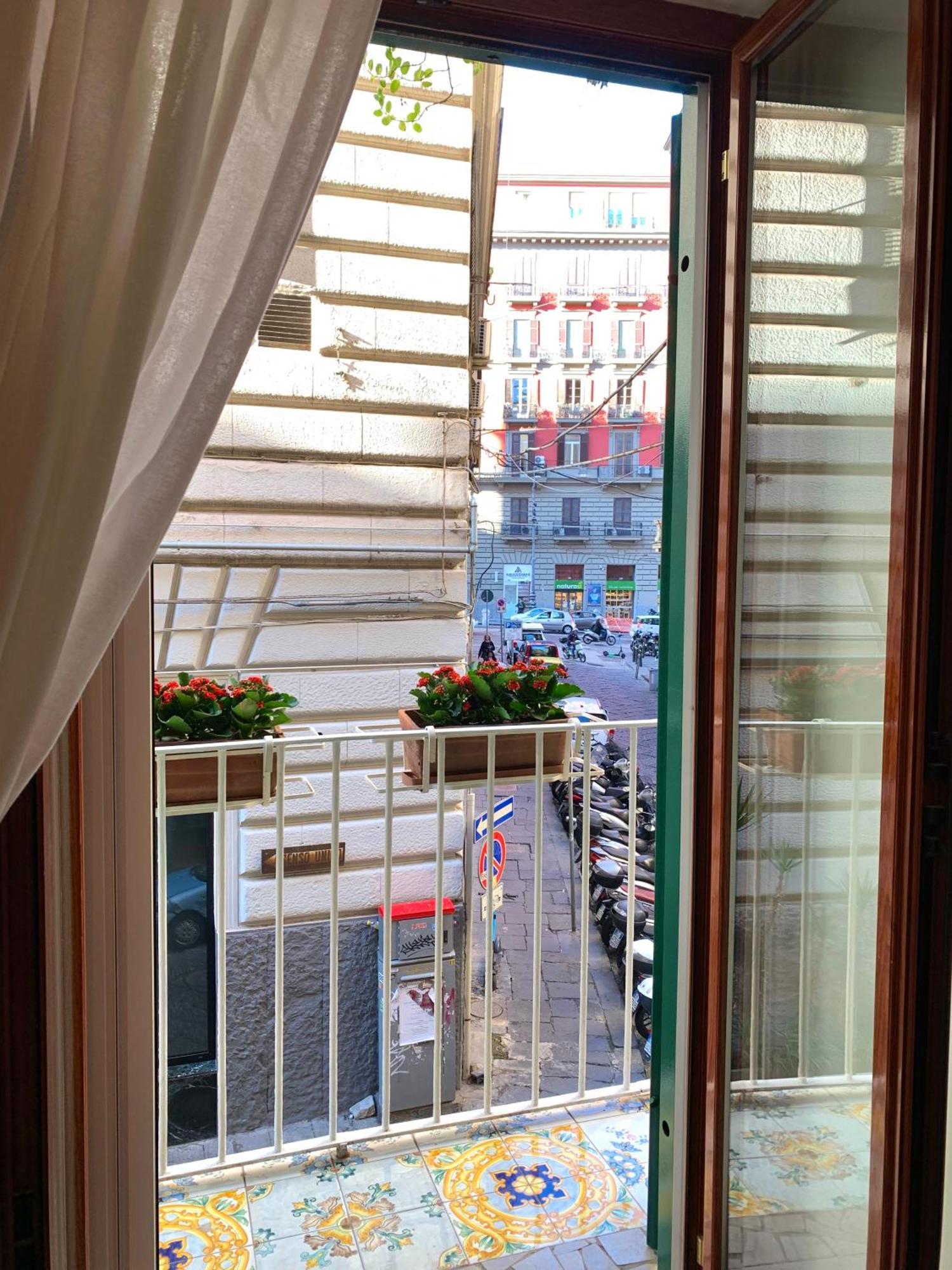 Casa Giulia, Nuovo Appartamento In Centro! Naples Luaran gambar
