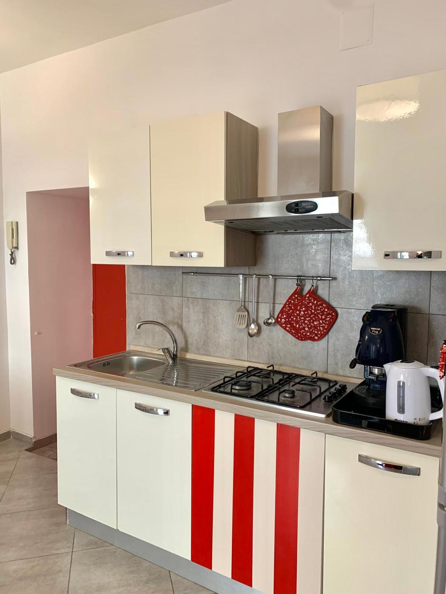 Casa Giulia, Nuovo Appartamento In Centro! Naples Luaran gambar