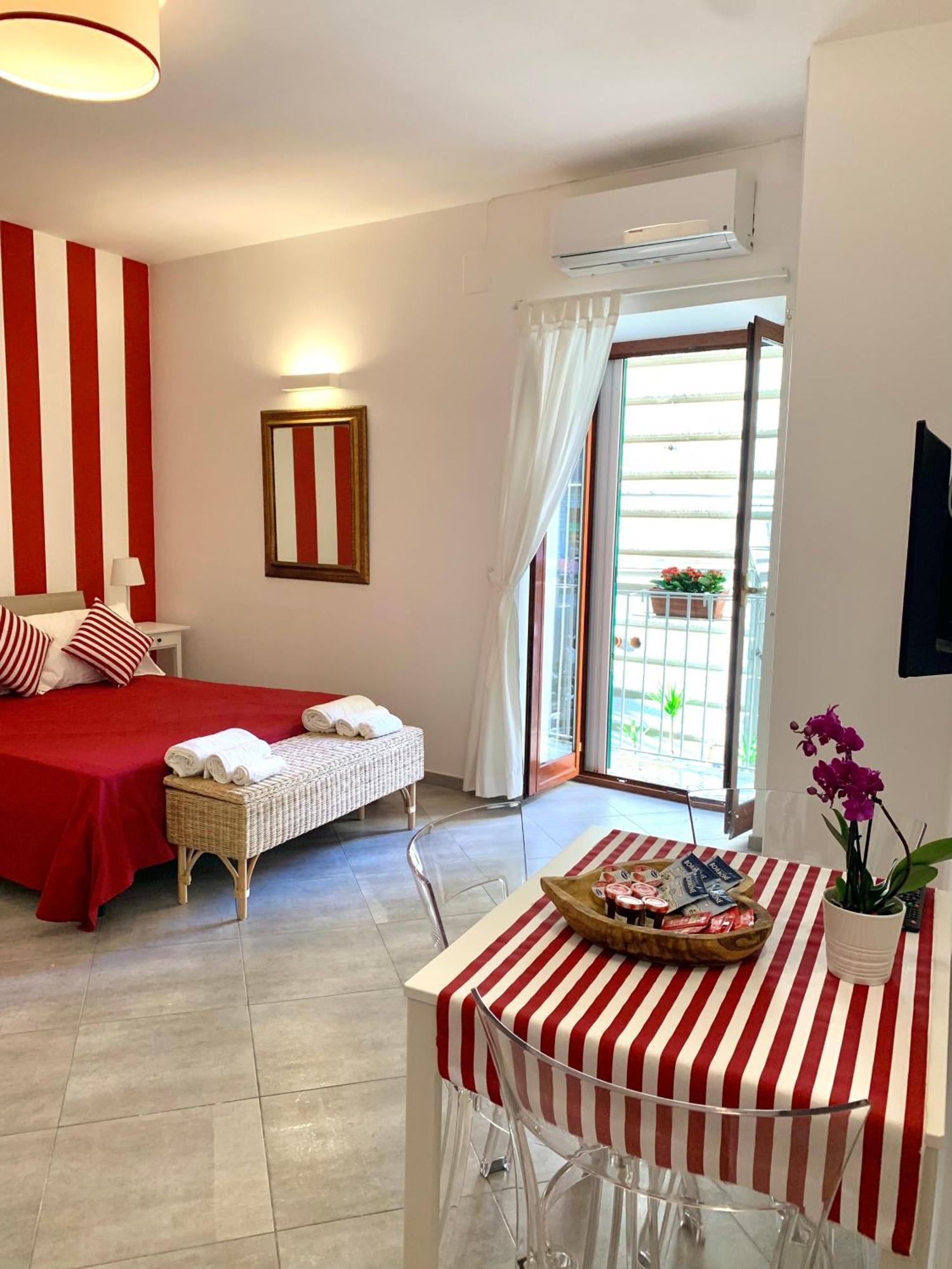 Casa Giulia, Nuovo Appartamento In Centro! Naples Luaran gambar